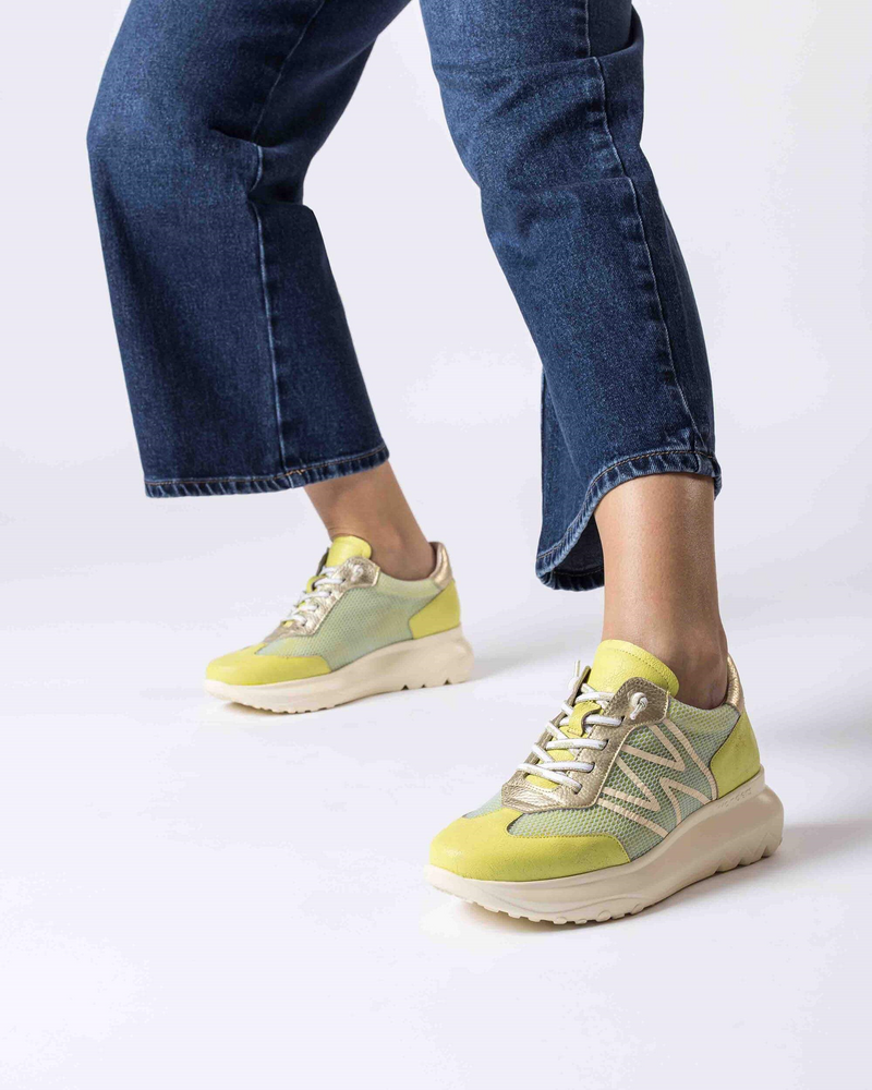 Women's Wonders sneakers